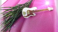 Bass Guitar Fender Style Pin / Brooch