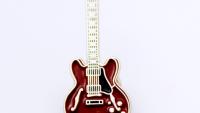 Gibson ES 335  Pin Badge - Sixties Cherry Stain Colour