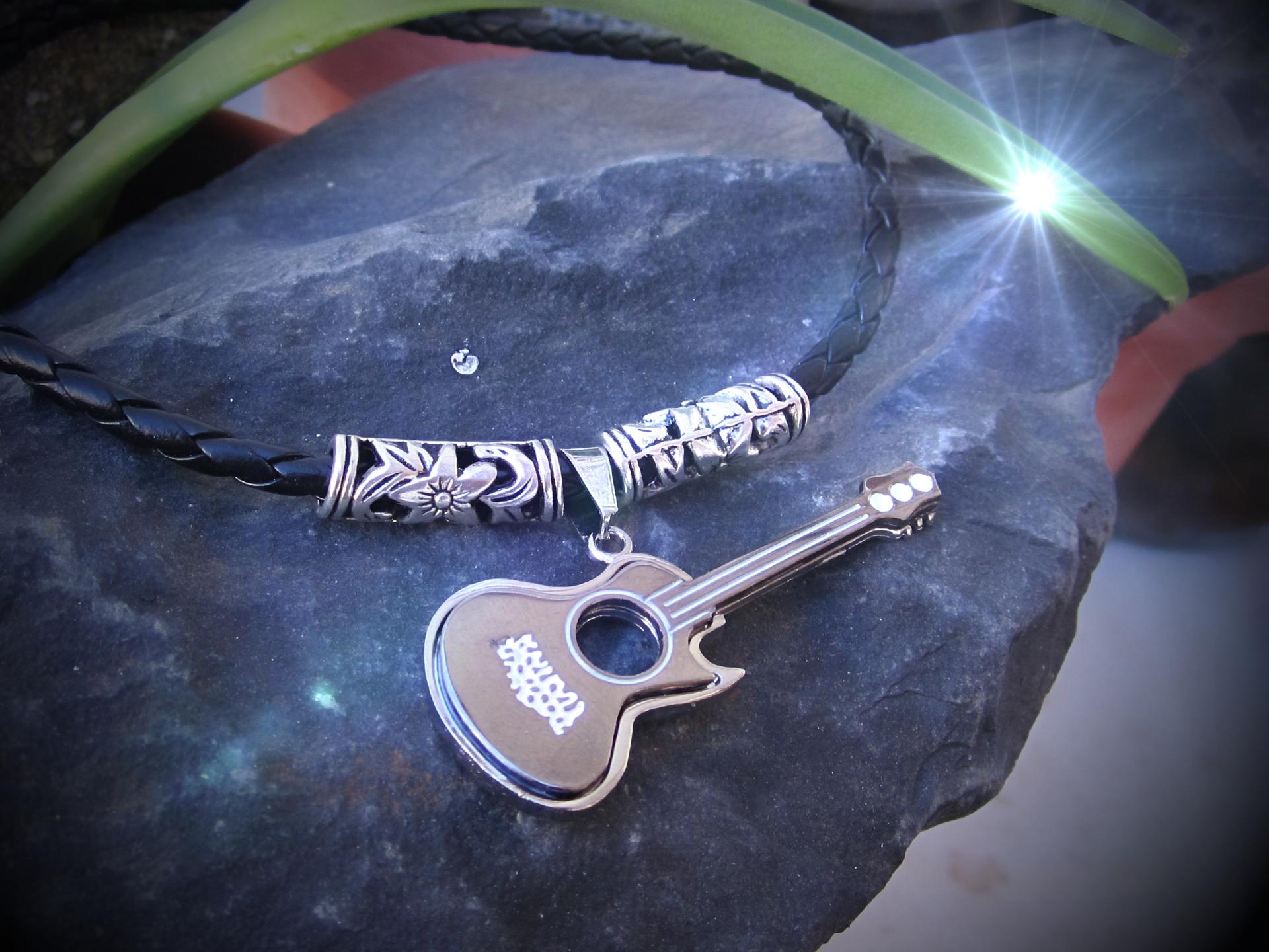 Acoustic Style Guitar Pendant