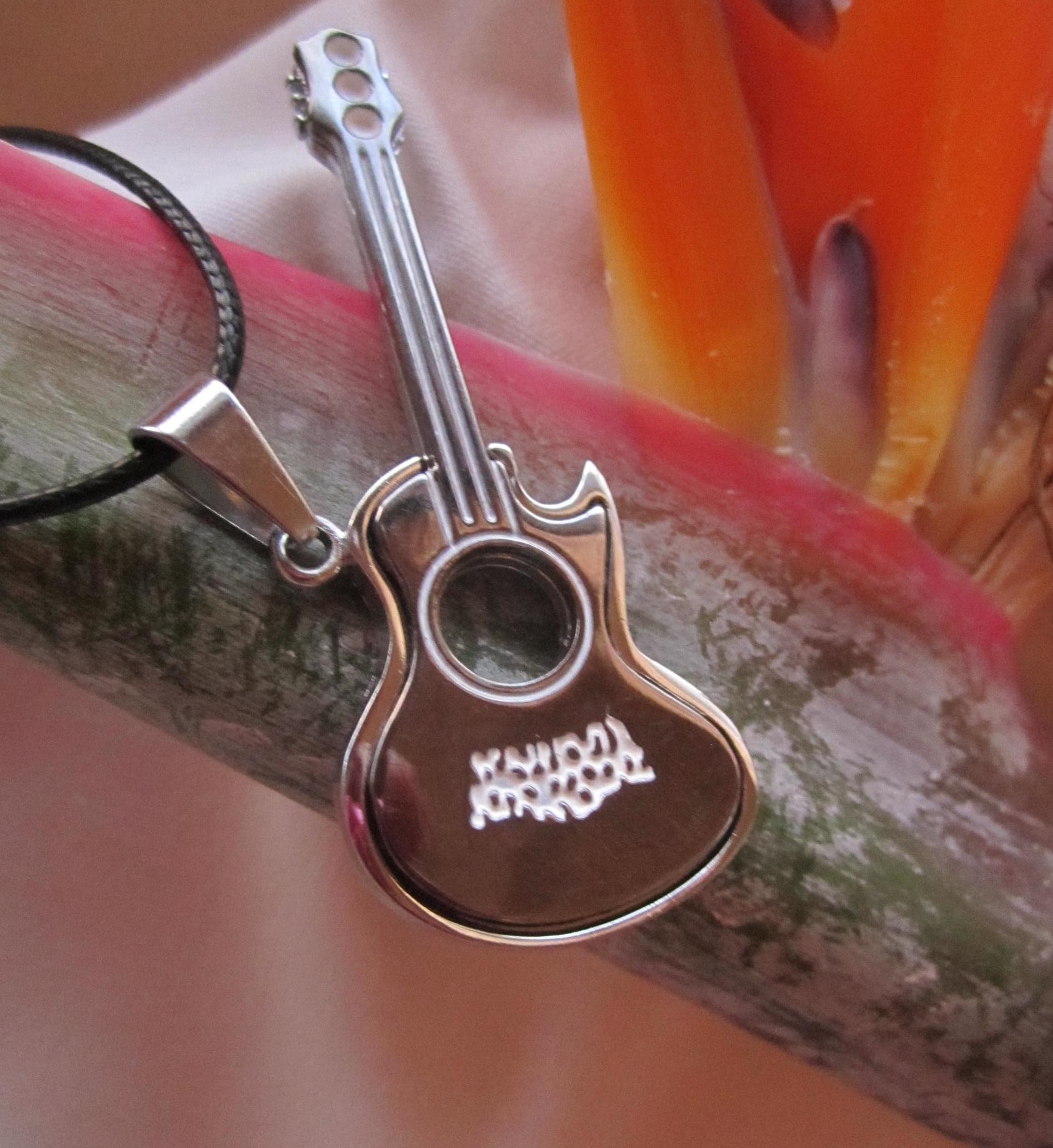 Acoustic Style Guitar Pendant