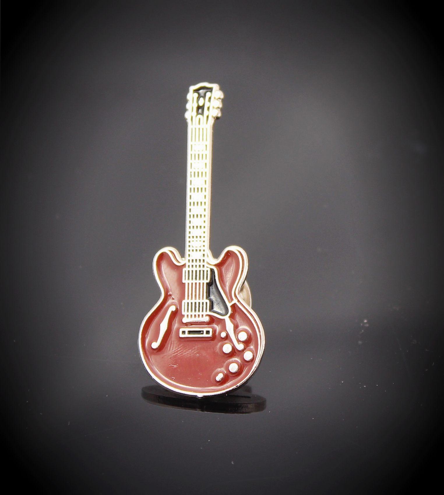 Gibson ES 335  Pin Badge - Sixties Cherry Stain Colour