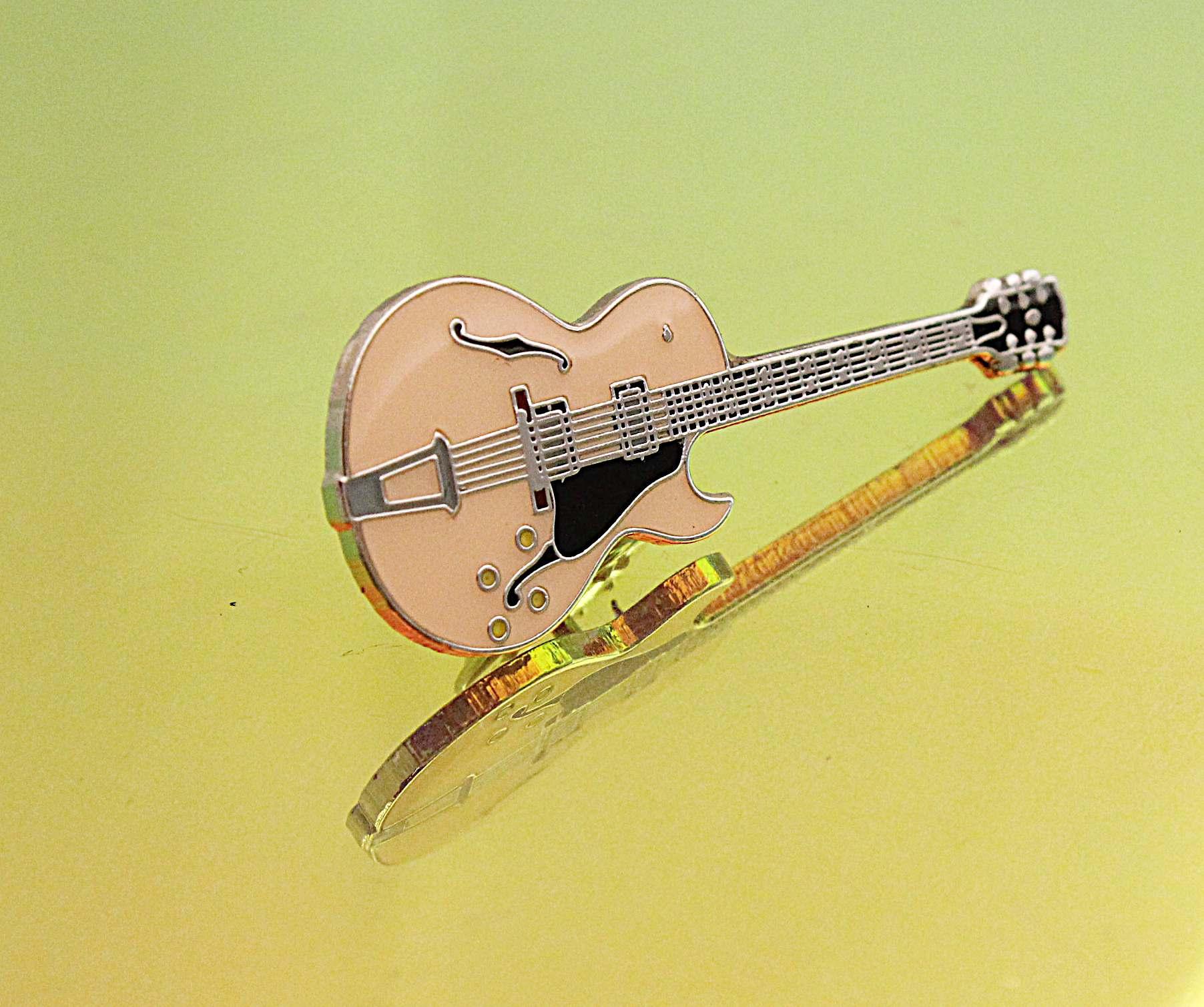 Gibson ES- 175  Style Guitar Pin Brooch