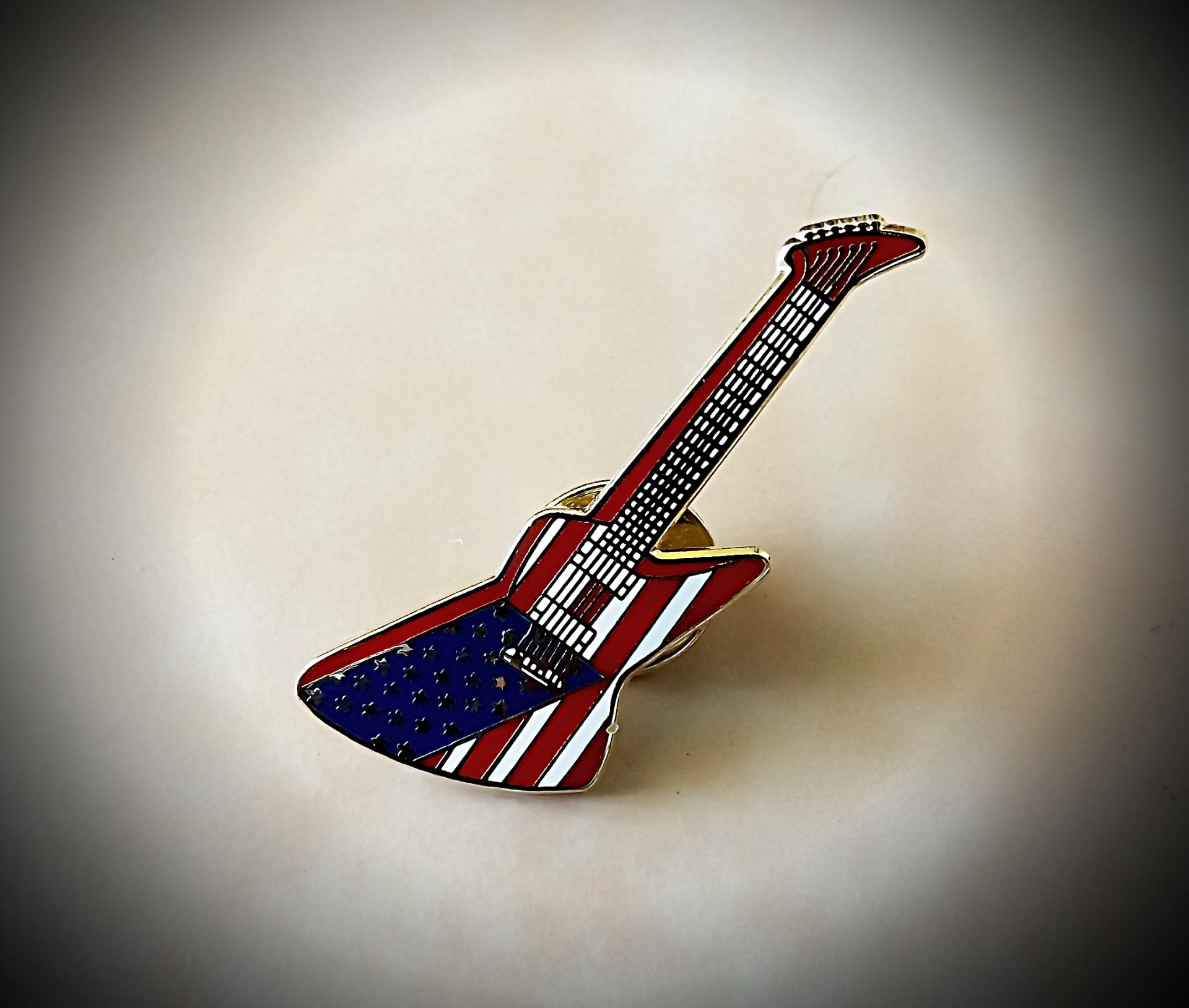 Gibson Explorer Guitar Pin Badge - Union Jack & American Flag