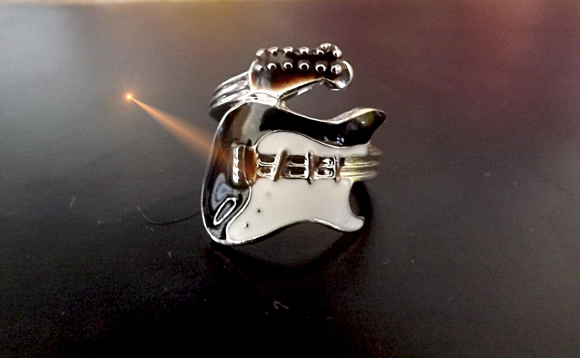 Guitar Ring
