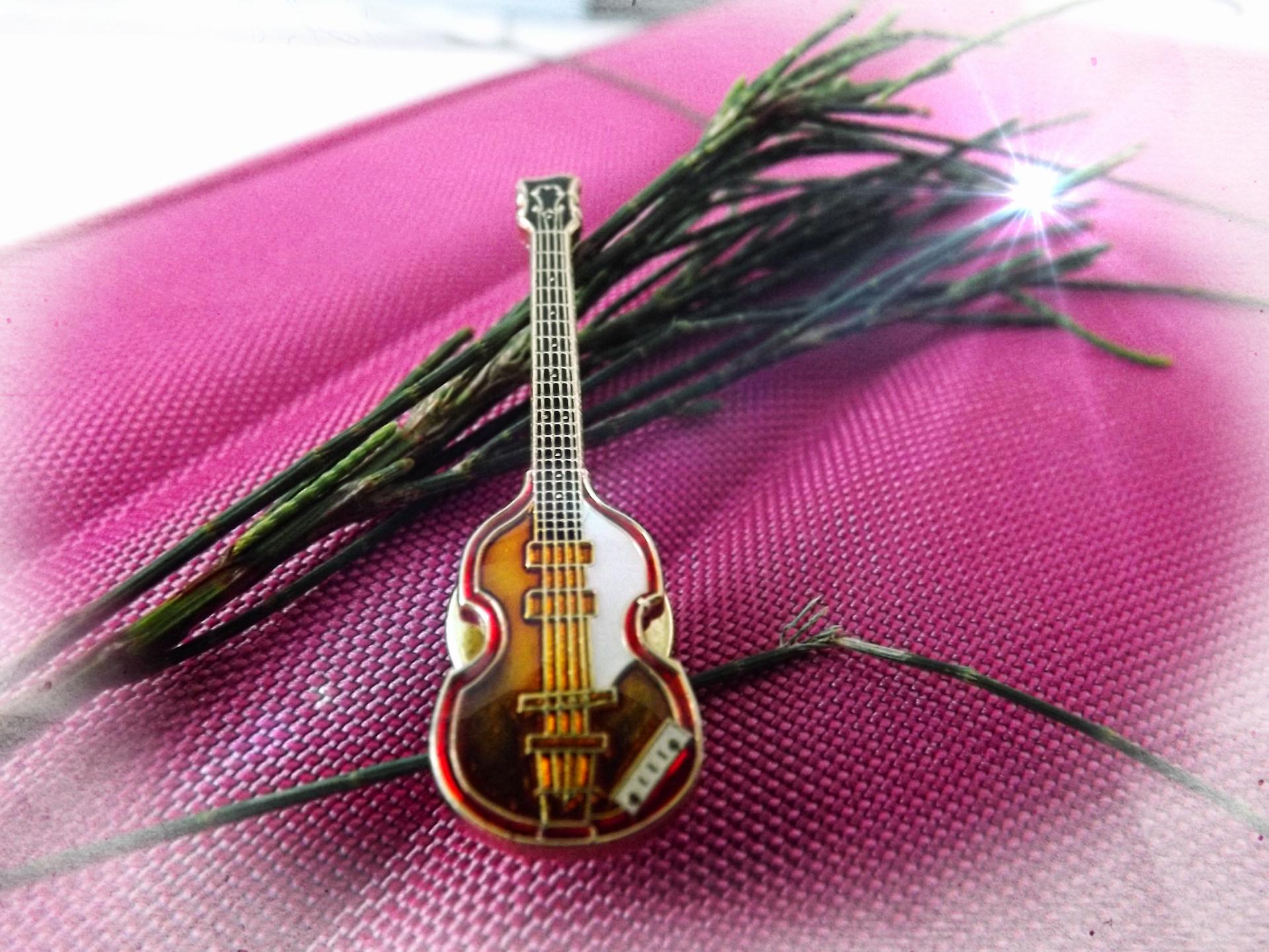 Hofner "Violin" Beatle Bass Pin