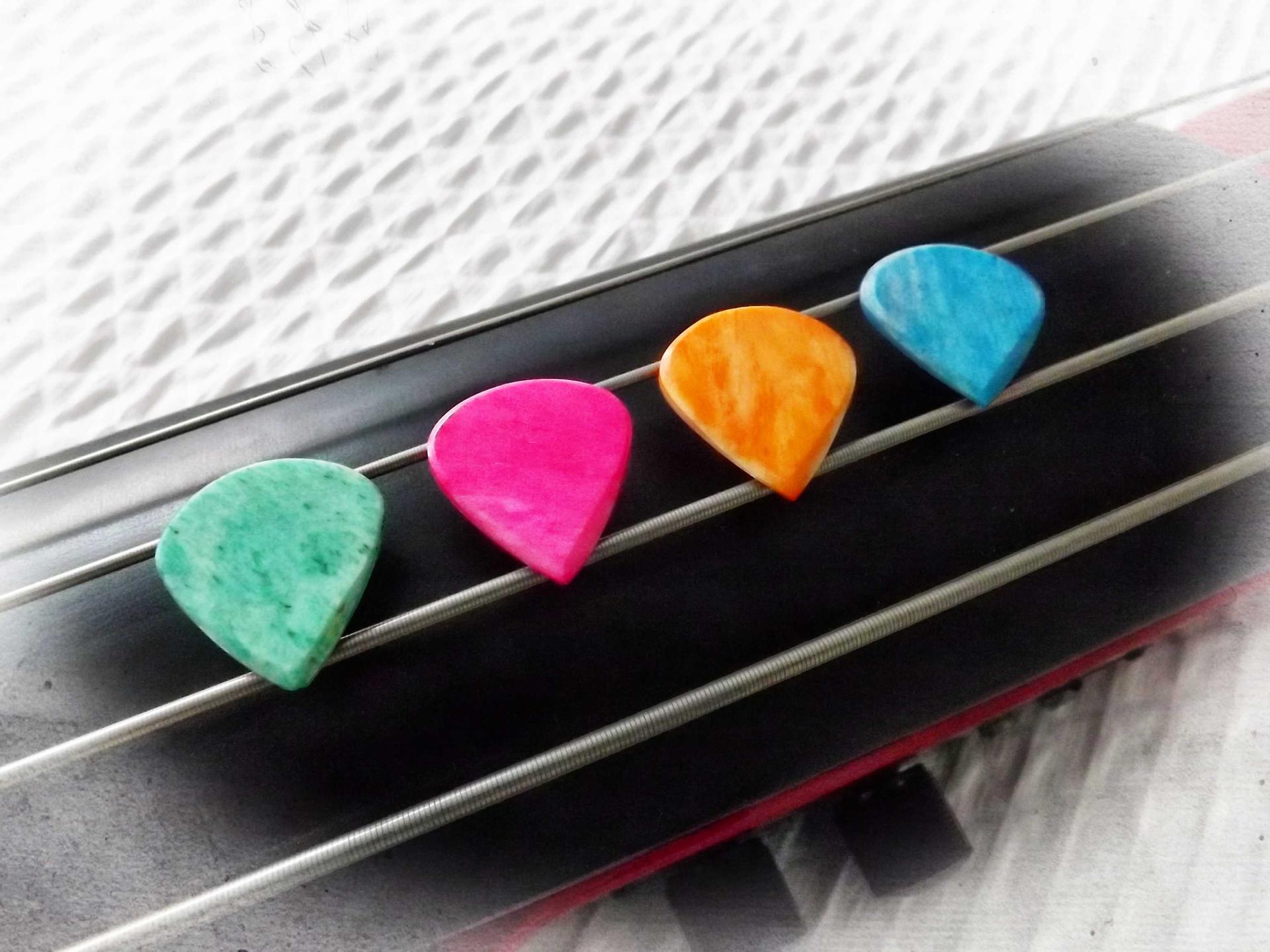 Jazzy Tones Guitar Pick Choker