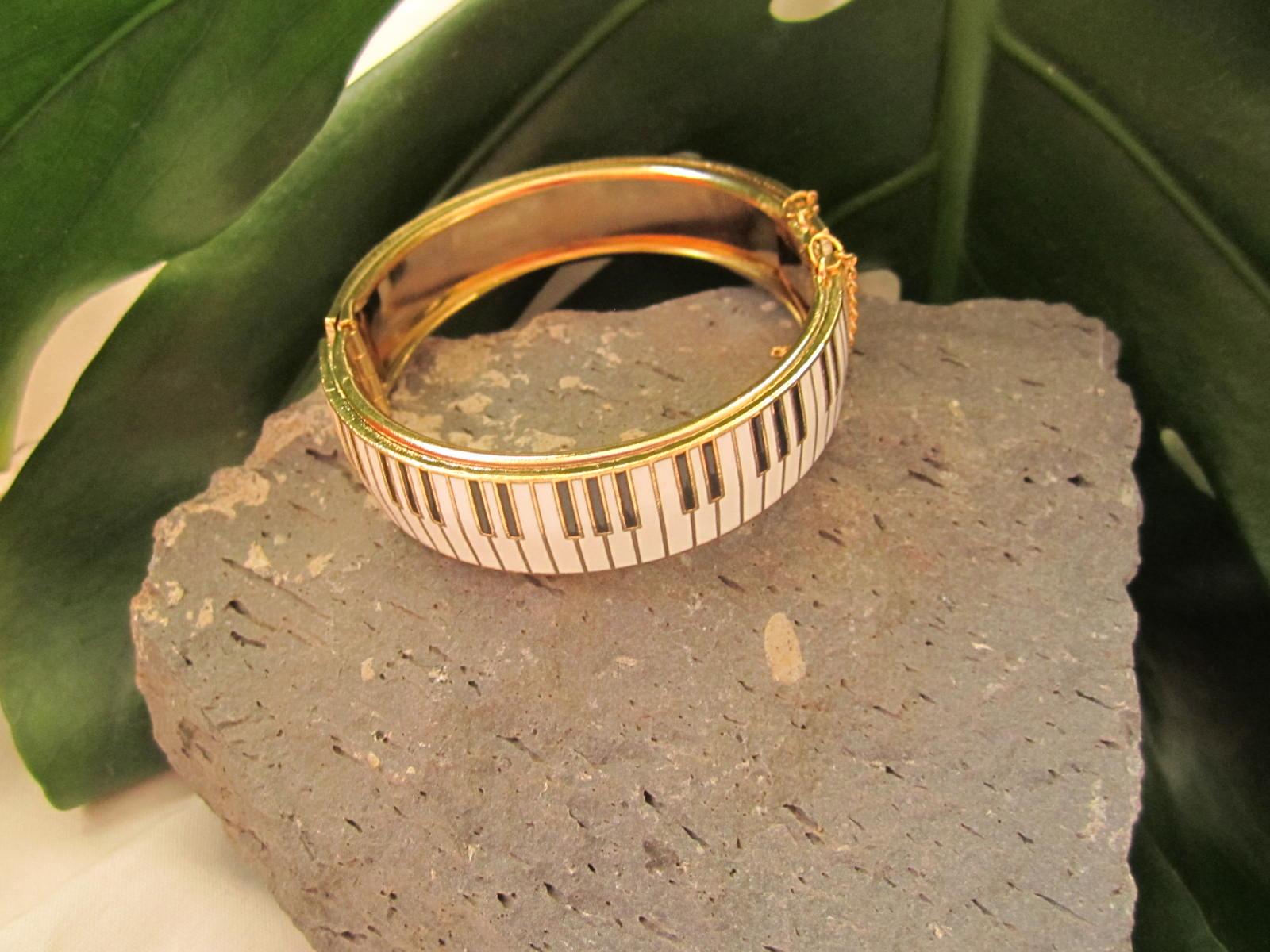 Keyboard open bangle