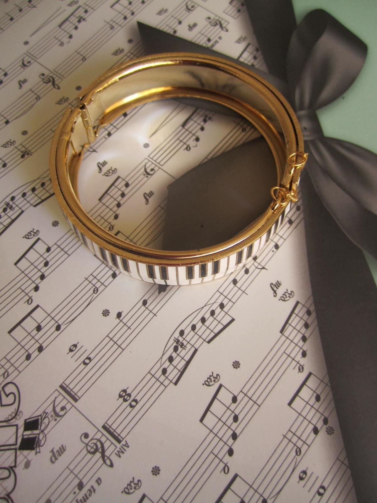 Keyboard open bangle