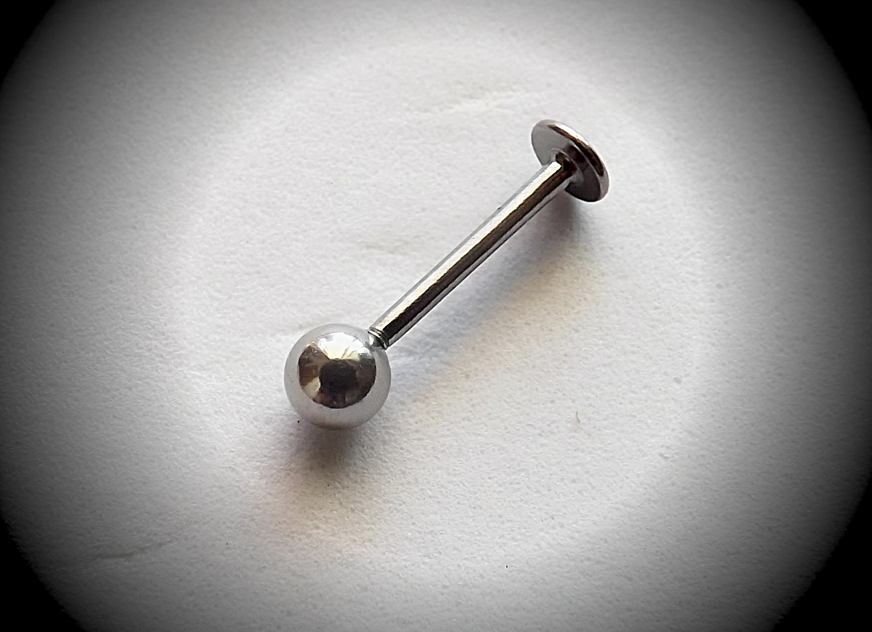 labret studs from wow jewellery online