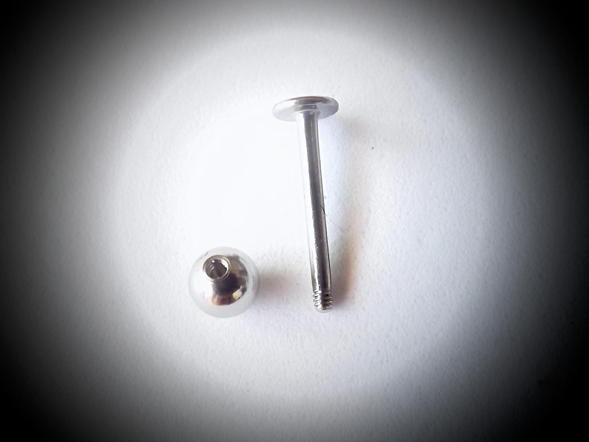 labret studs from wow jewellery online