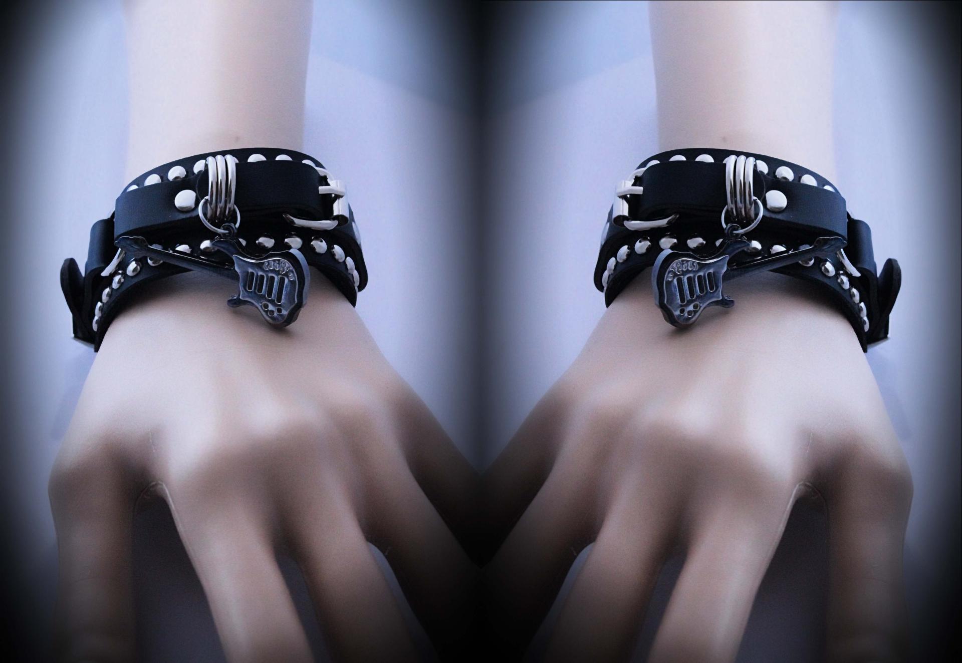 Guitar Bracelet - Rock Style!
