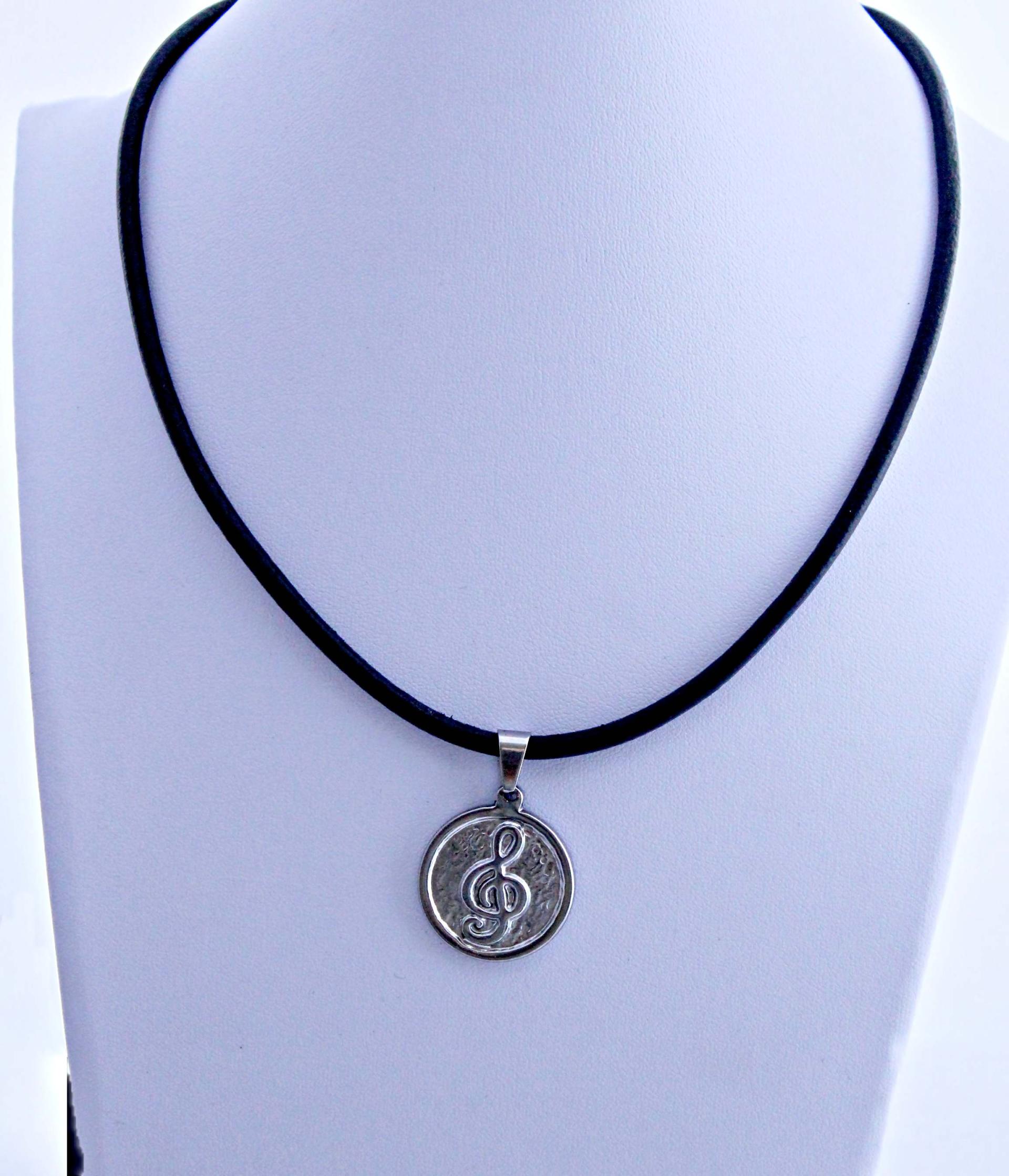 Stainless Steel Circle Treble Clef Leather Choker