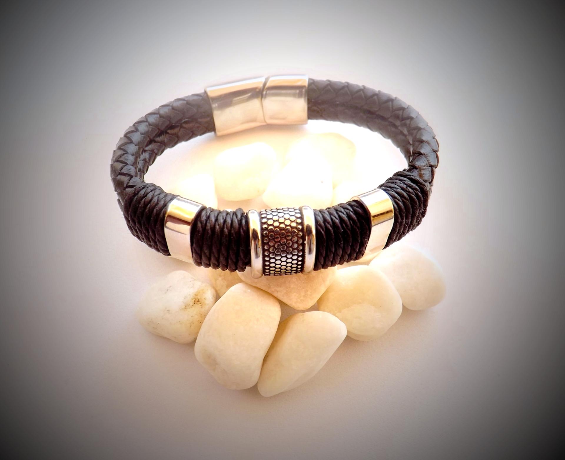 One for the Guys or the "Rock Chicks"!  http://www.musicjewelleryonline.uk/produ