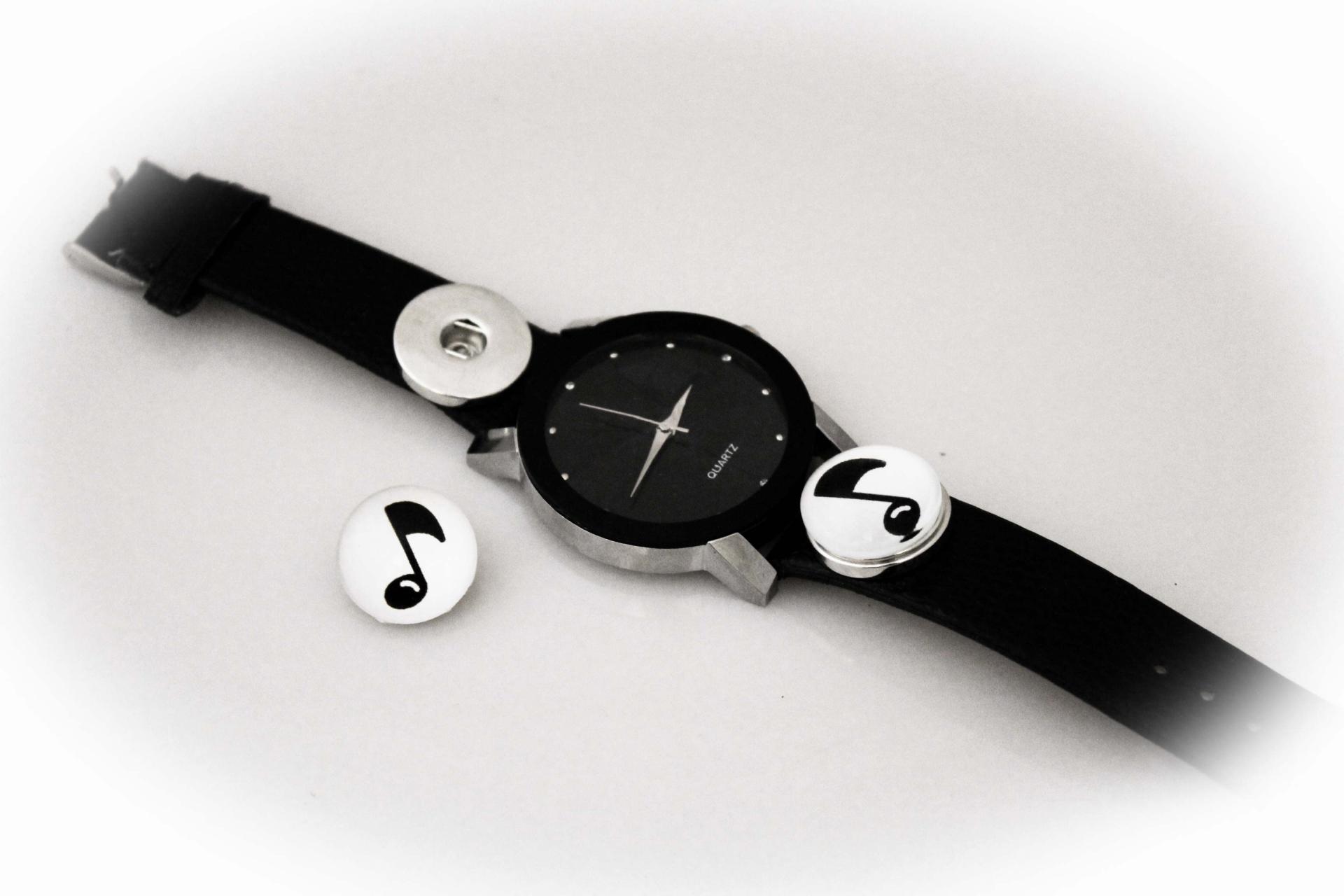 Retro Music Watch With Changeable Music Snap Buttons