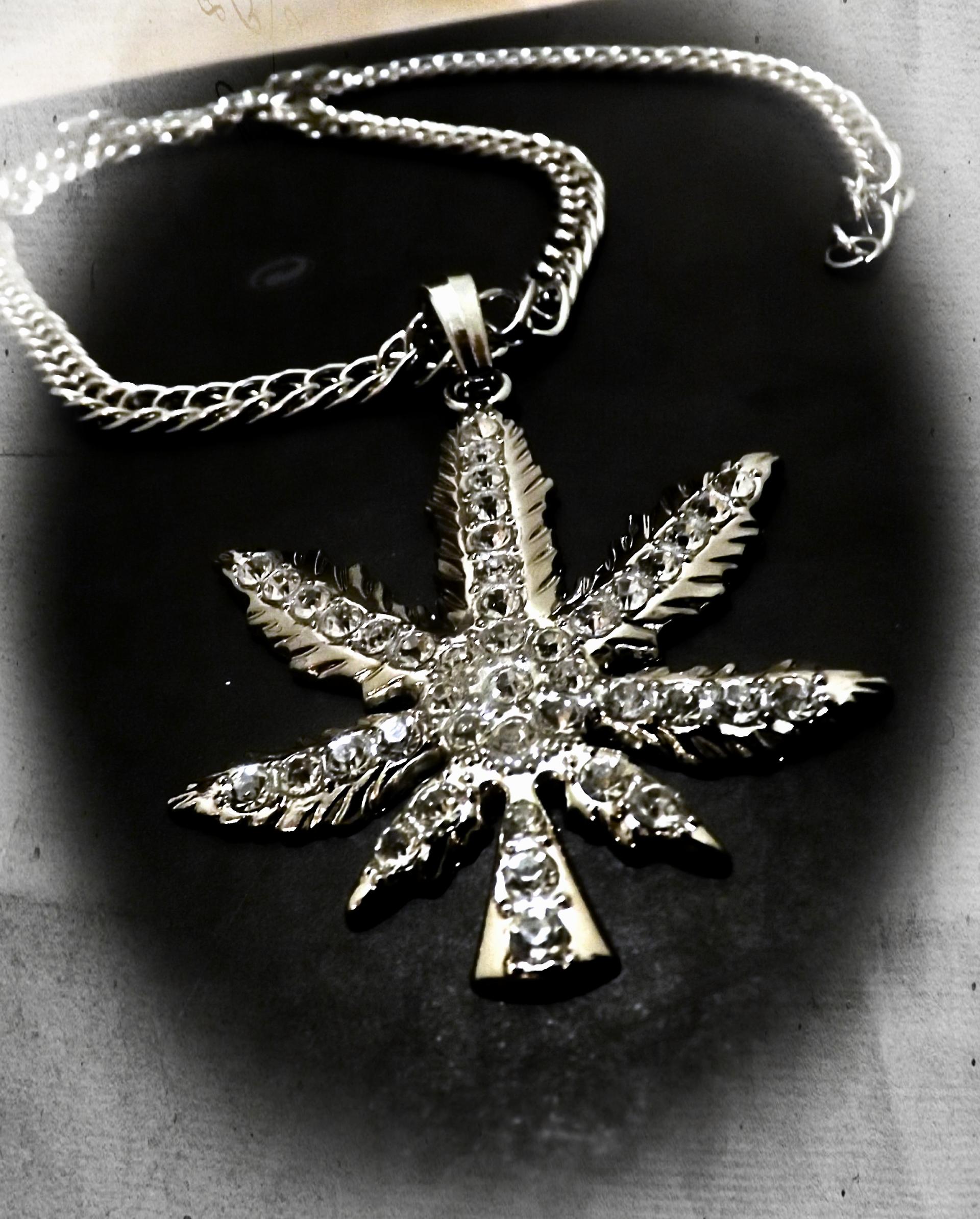 Hip Hop Iced Out Marijuana Weed Leaf Pendant