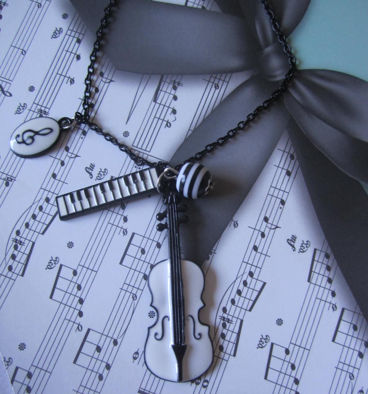 White Music Necklace