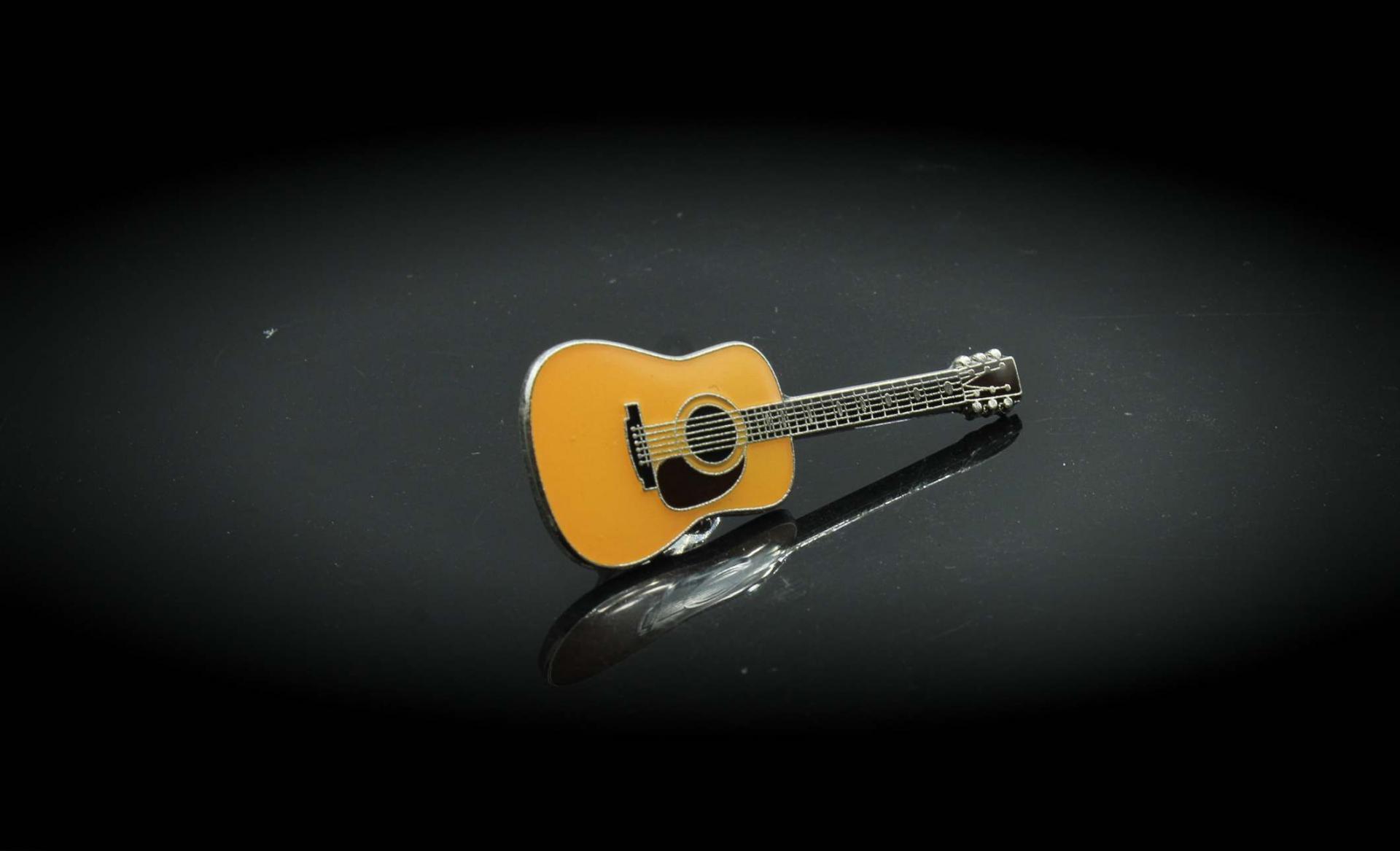 Acoustic Guitar Pin Badge -Natural Colour