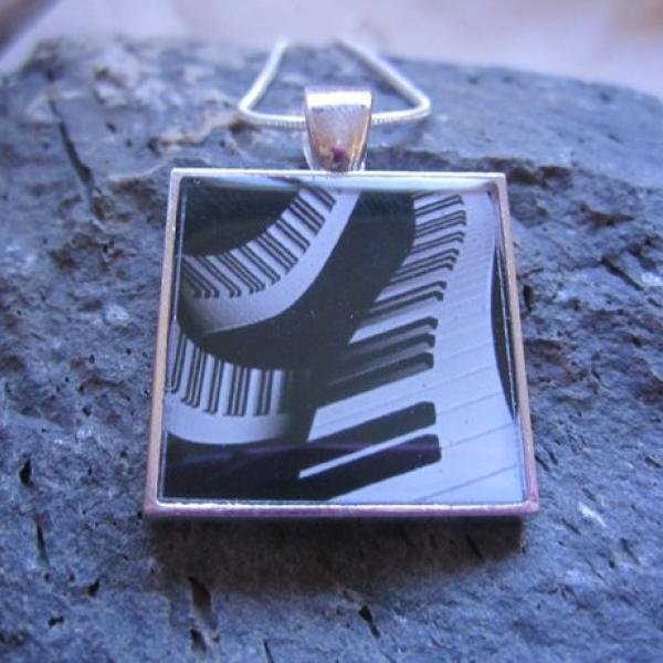 Piano Abstract Swirl Design - Funky Resin Pendant